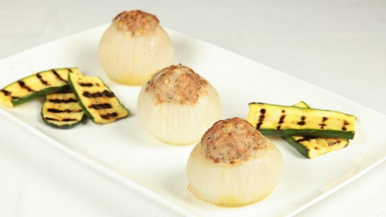 Cipolle farcite con carne e funghi