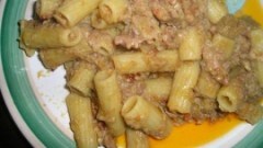 Tortiglioni con carciofi, pancetta, bomba calabrese e noci
