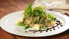 Insalata di farro con rucola e pecorino