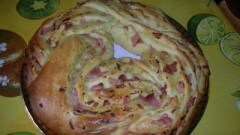 Torta angelica salata con prosciutto cotto e fontina