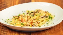 Caserecce con ragù di cernia, gamberetti e funghi porcini