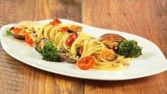 Spaghetti con broccoli e frutti di mare