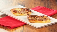 Sfogliatine con salsiccia e stracchino