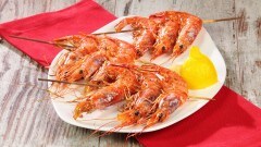 Spiedini di gamberoni al forno
