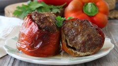 Peperoni ripieni di carne