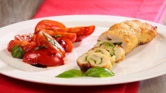 Involtini di petto di pollo con pesto