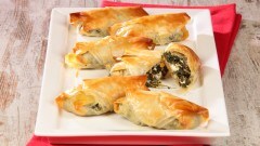 Tiropita con feta e spinaci