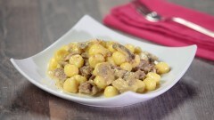 Gnocchi funghi e salsiccia