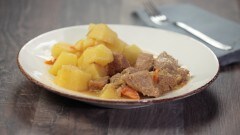 Stufato di manzo con patate e limone