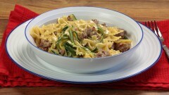 Pasta panna, salsiccia e zucchine