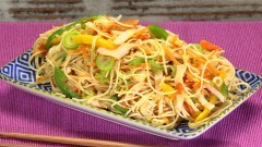 Noodles con surimi