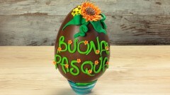 Uovo di Pasqua con fiore