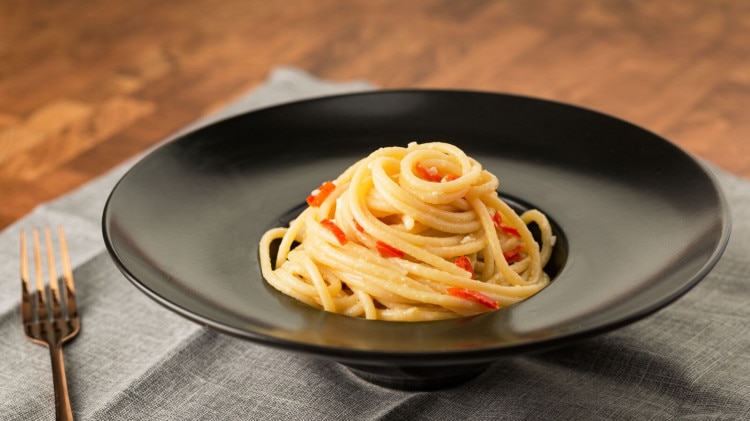 Spaghetti aglio e olio alla napoletana | Cookaround