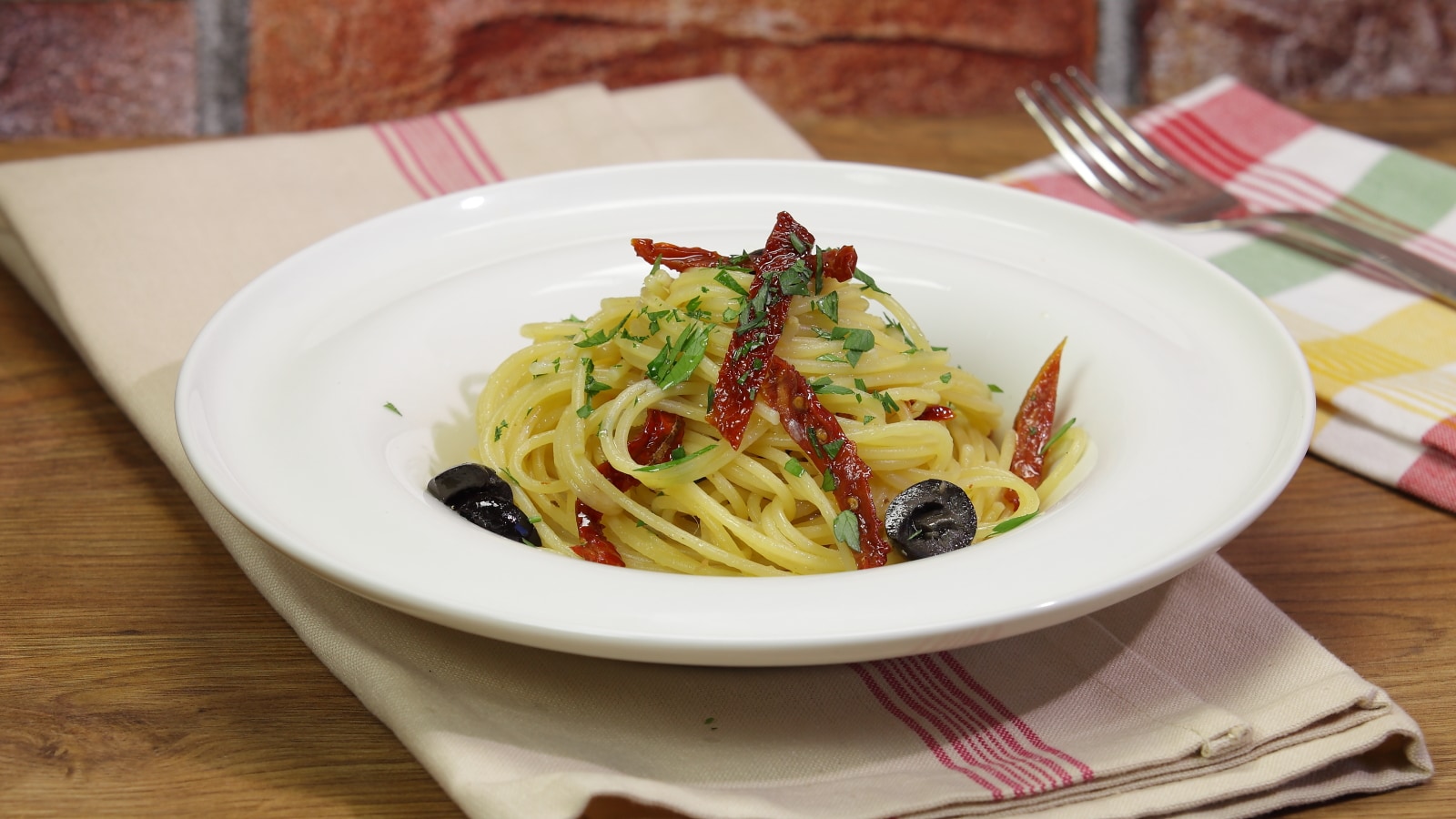 Spaghetti Alla Vesuviana Ricetta Veloce Cookaround