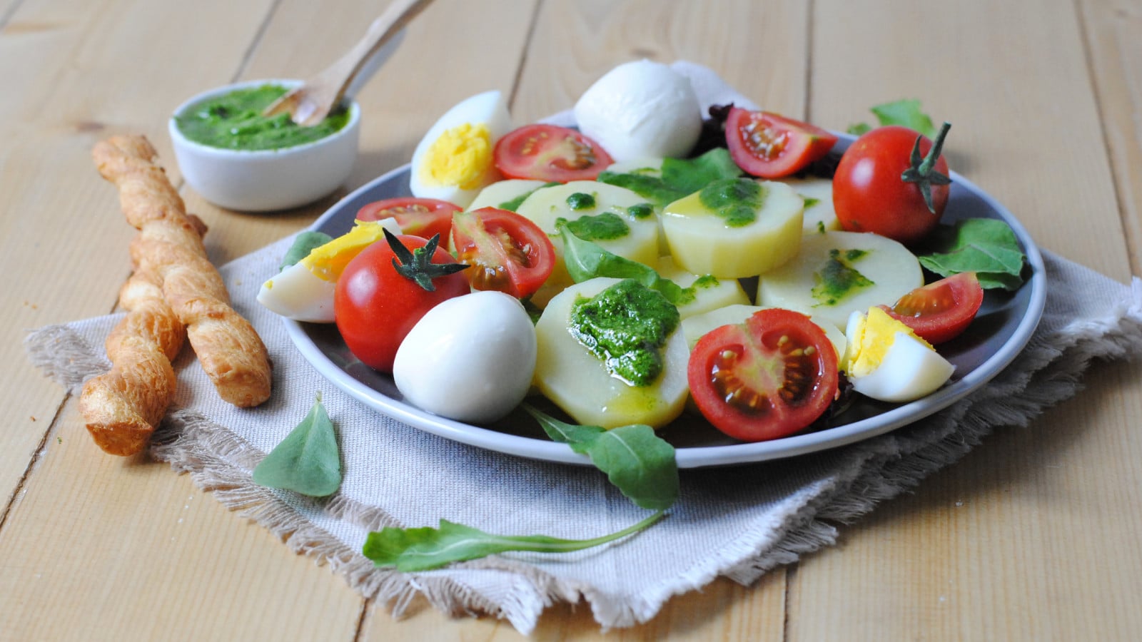 Contenitore per insalata di patate immagini e fotografie stock ad alta  risoluzione - Alamy