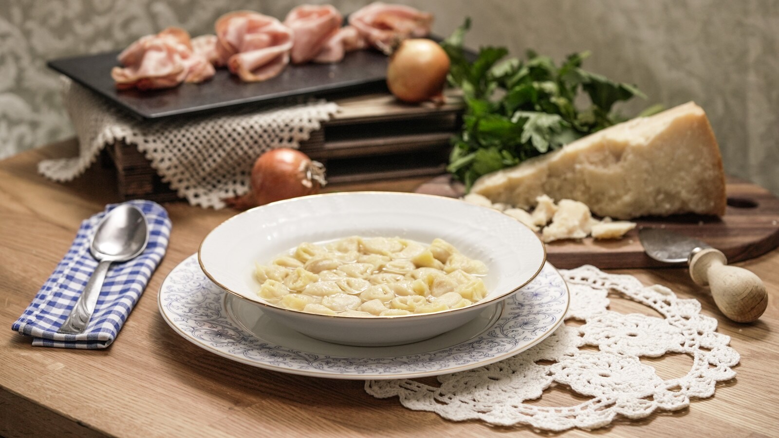 Tortellini Bolognesi: la vera preparazione della ricetta Emiliana - Ricette  Emilia Romagna