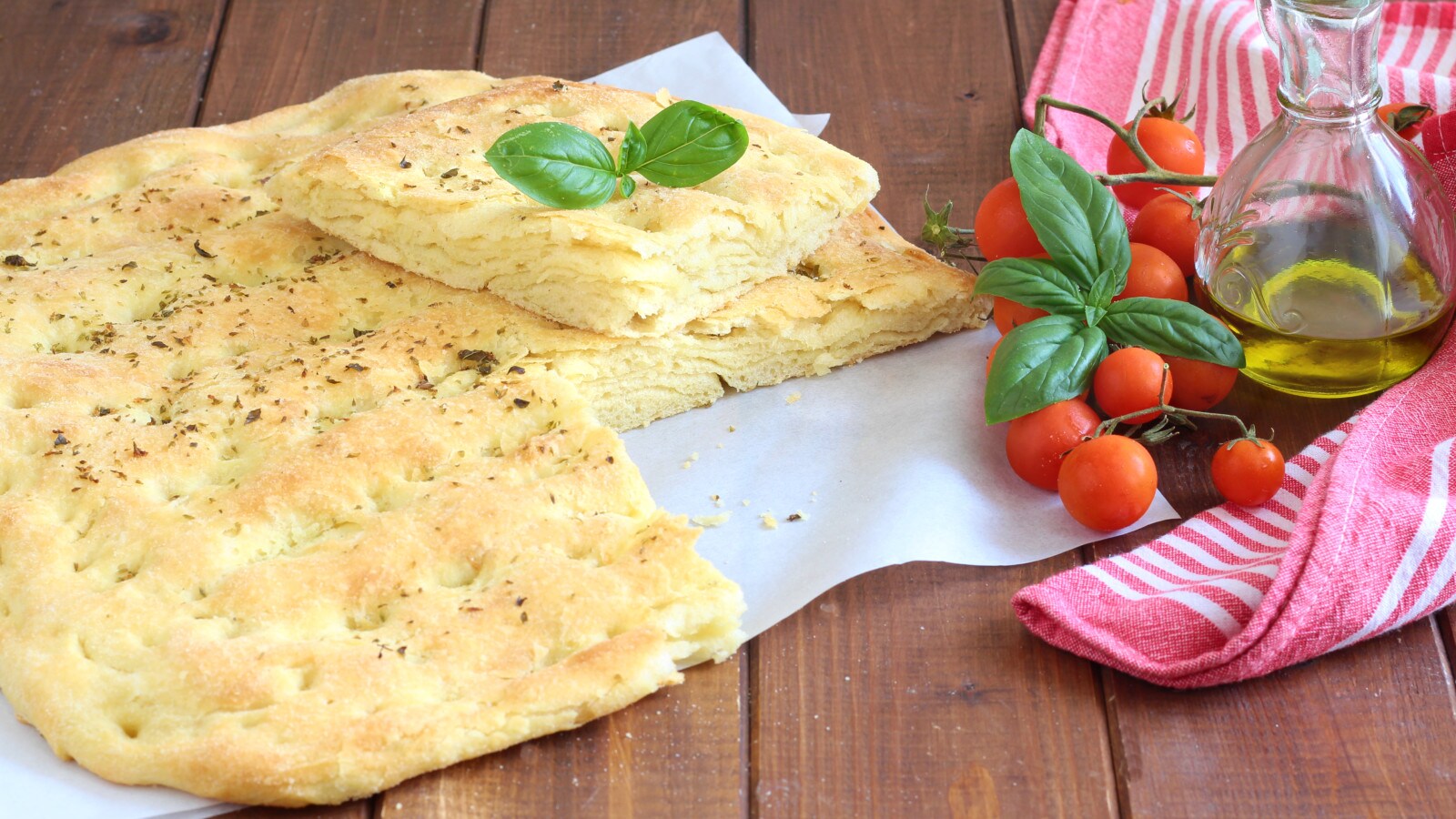 Pizza sfogliata, ricetta per farla in casa come quella della pizzeria