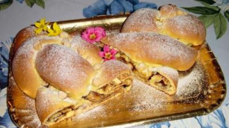 Treccia lievitata alla nutella e nocciole