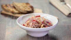 Tonno con cipolle e fagioli