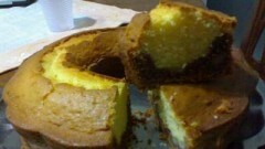 Ciambella allo yogurt bicolore con banane