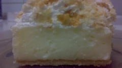 Torta con pasta sfoglia e crema di vaniglia