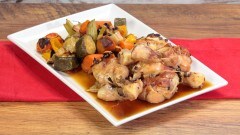Cosce di pollo con verdure al forno