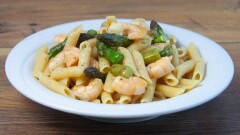 Pennette agli asparagi e gamberetti