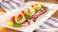 Carpaccio di polpo, patate e salsa verde