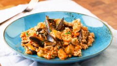 Risotto alla pescatora in rosso