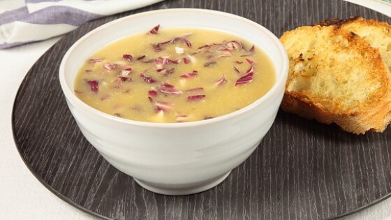Crema di cipolle con radicchio