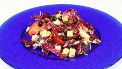 Insalata mista con radicchio e formaggi