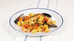 Gnocchi al branzino con cozze e gamberi
