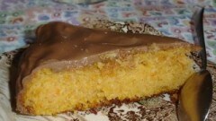 Torta glassata di carote, cocco e mandorle