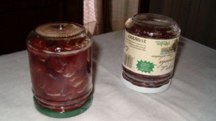Marmellata di ciliegie di mordicchio