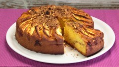 Torta di mele e amaretti allo yogurt