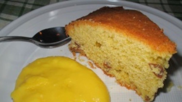 Torta all'uvetta con crema al limoncello