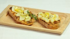 Crostino con il baccalà confit
