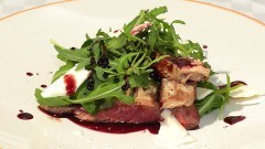 Tagliata rucola e riduzione di vino
