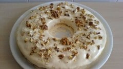 Torta glassata con noci e caffè
