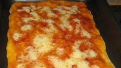 Pizza in teglia bassa e friabile