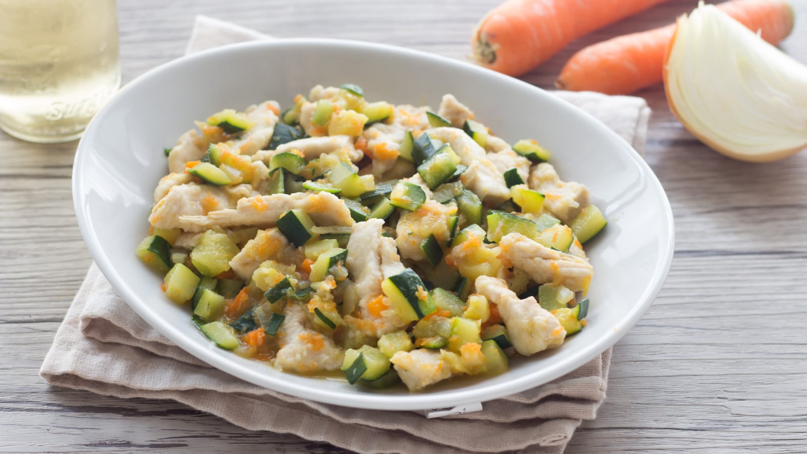 Ricetta Petto di pollo intero con zucchine - Donna Moderna