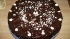 Pan di spagna farcito con crema alle nocciole e cacao