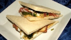 Tramezzini asparagi e prosciutto crudo di Parma