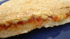 Focaccia cipolle e pomodoro