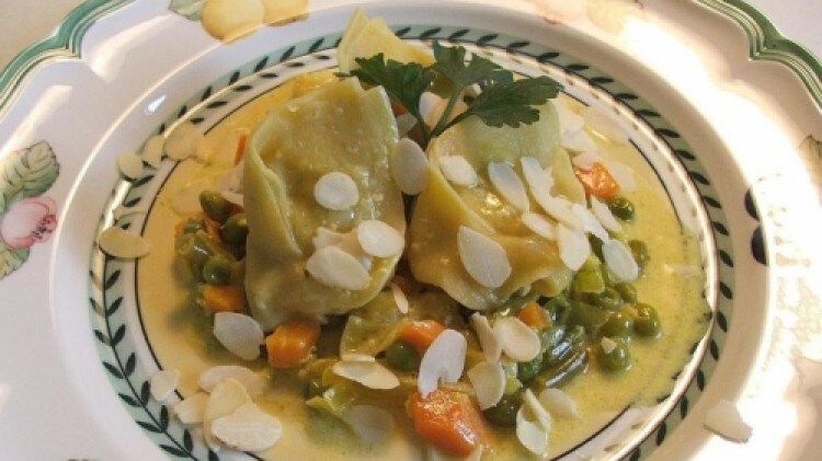 Tortelloni col ripieno di zucca e peperoncino