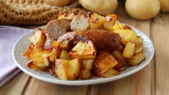 Salsiccia e patate al forno