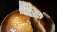 Torta soffice caramellata