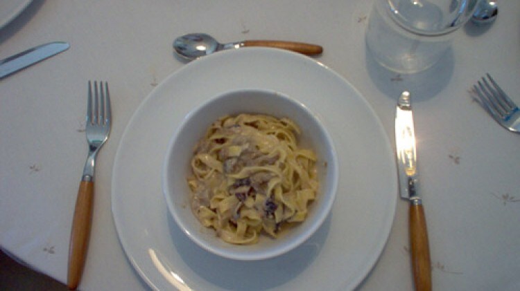 Tagliatelle ai porcini con trevisana e noci