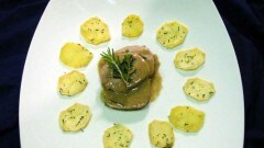 Lacerto di vitellina al forno ripieno alla crema di tartufi neri e funghi