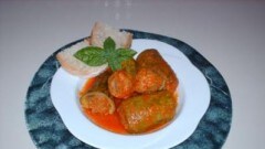 Zucchine ripiene al sugo